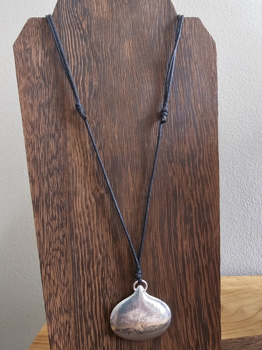 Adjustable Teardrop Pendant Necklace - Picture 2 of 3